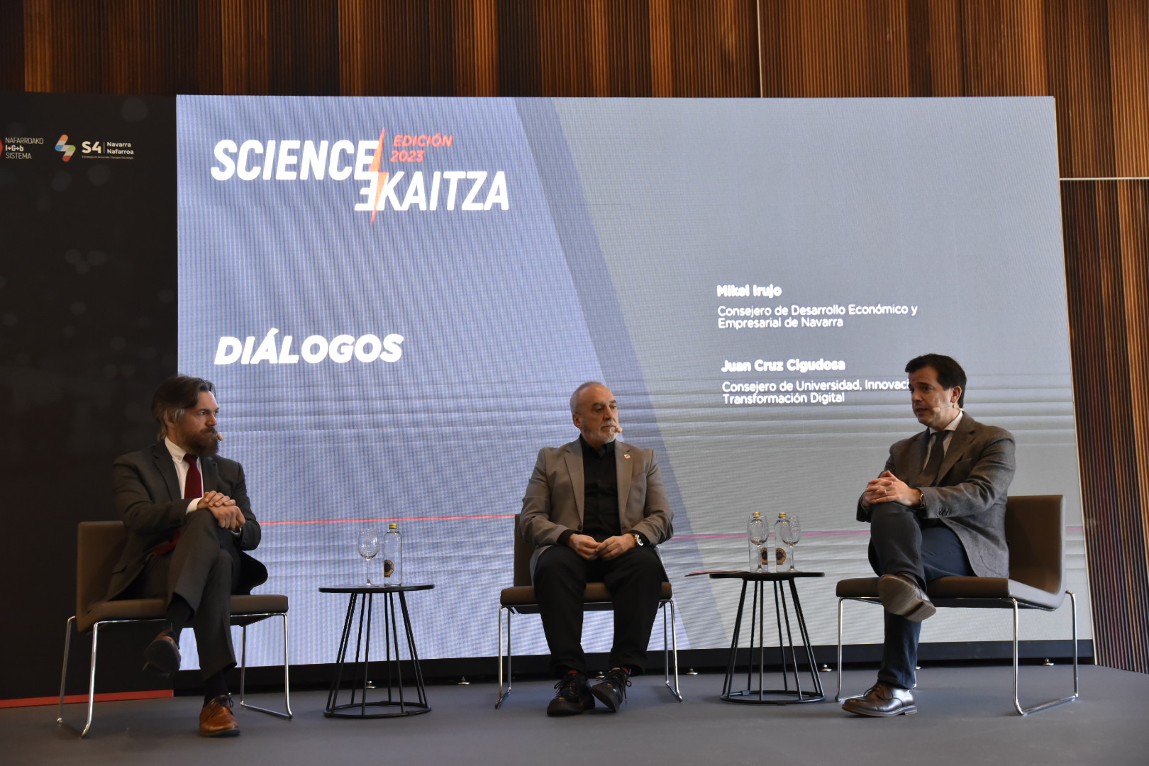 Los dos consejero en el diálogo de inauguración de Sciencekaitza 2023