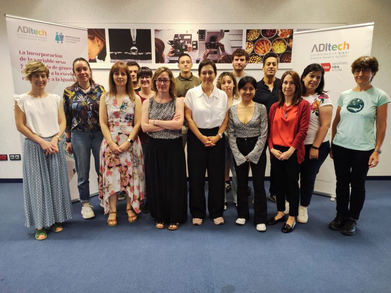 Foto del grupo de asistentes a la formación de investigación con dimensión de género